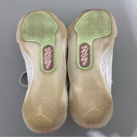 Jordan Zion 3 Athletic Basketball Shoes Sneakers Youth Size 4Y Boys DV3869-103 - Picture 10 of 10